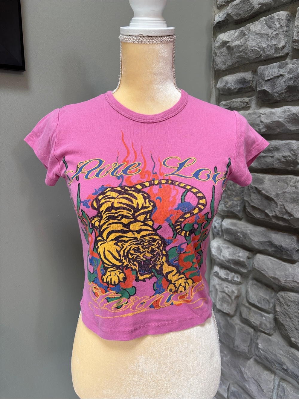 Urban Outfitters Women's Pink Graphic Tiger Crop Tee, M